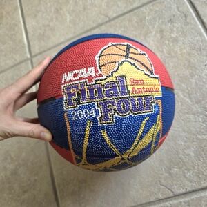 Wilson NCAA 2004 Final Four San Antonio Basketball Ball - Papa Johns Coca-Cola